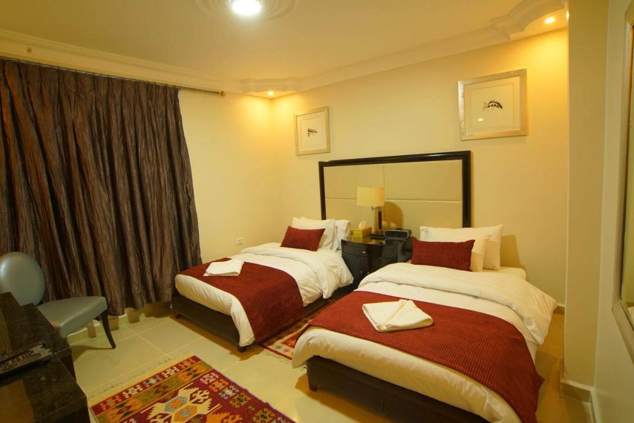 Over Mountains Hotel Wadi Musa Exterior photo