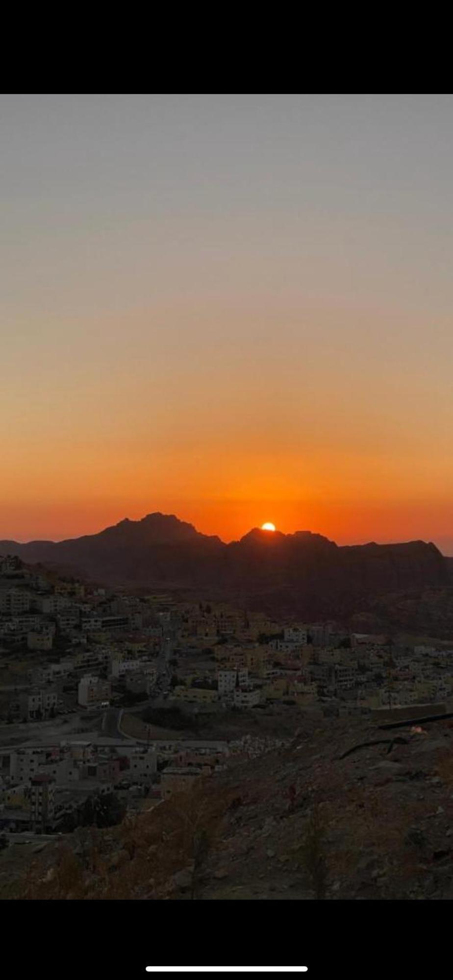 Over Mountains Hotel Wadi Musa Exterior photo