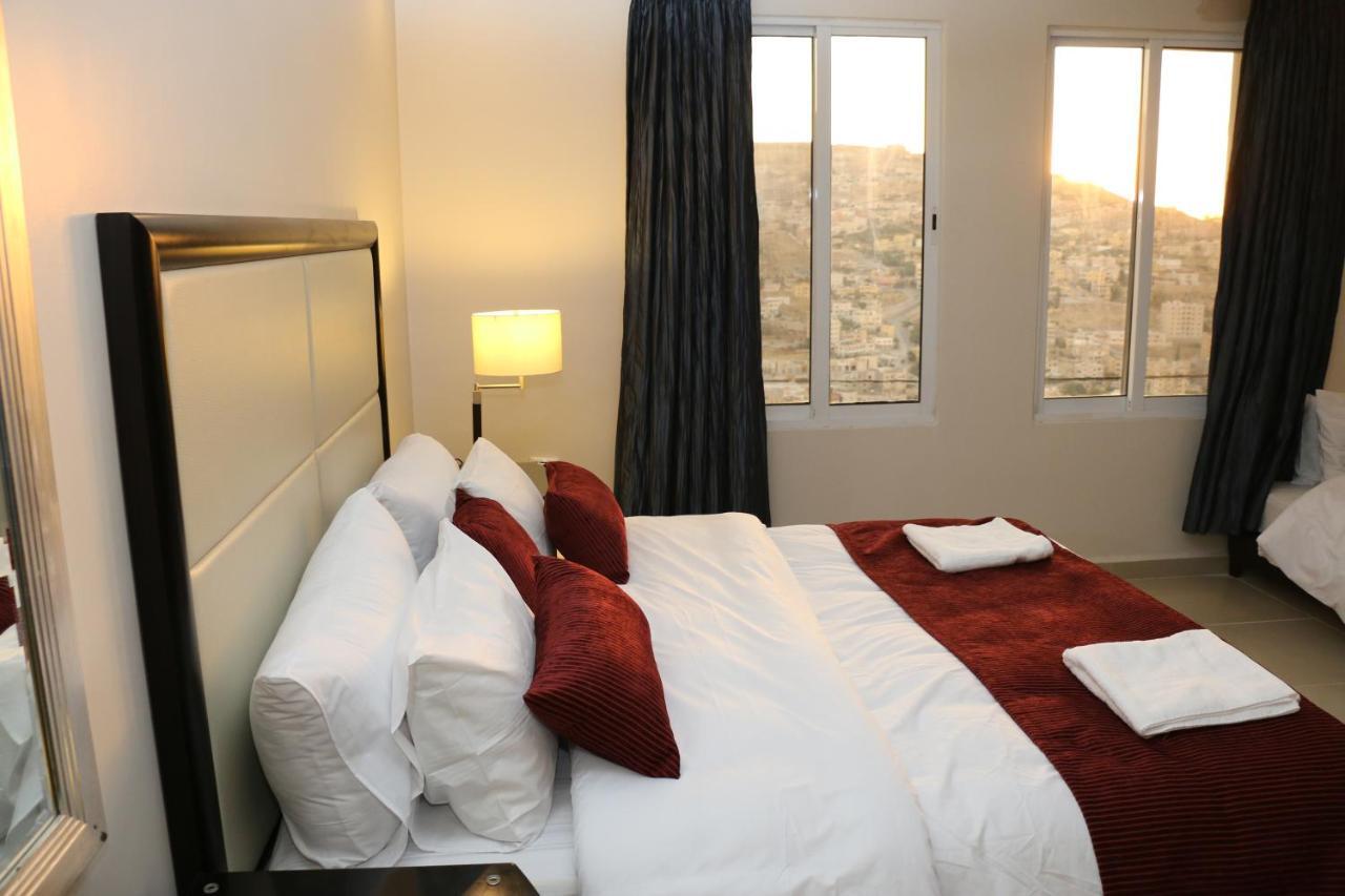 Over Mountains Hotel Wadi Musa Exterior photo