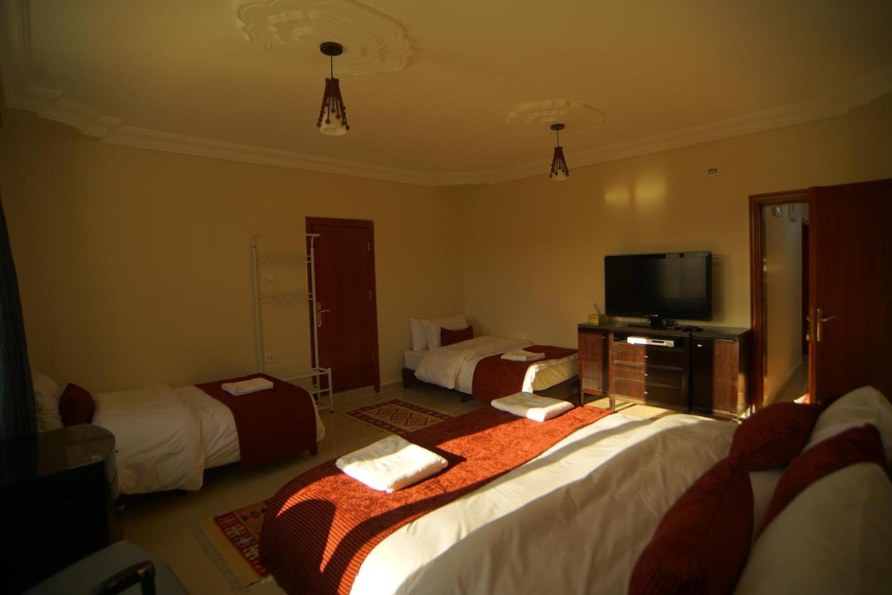 Over Mountains Hotel Wadi Musa Exterior photo
