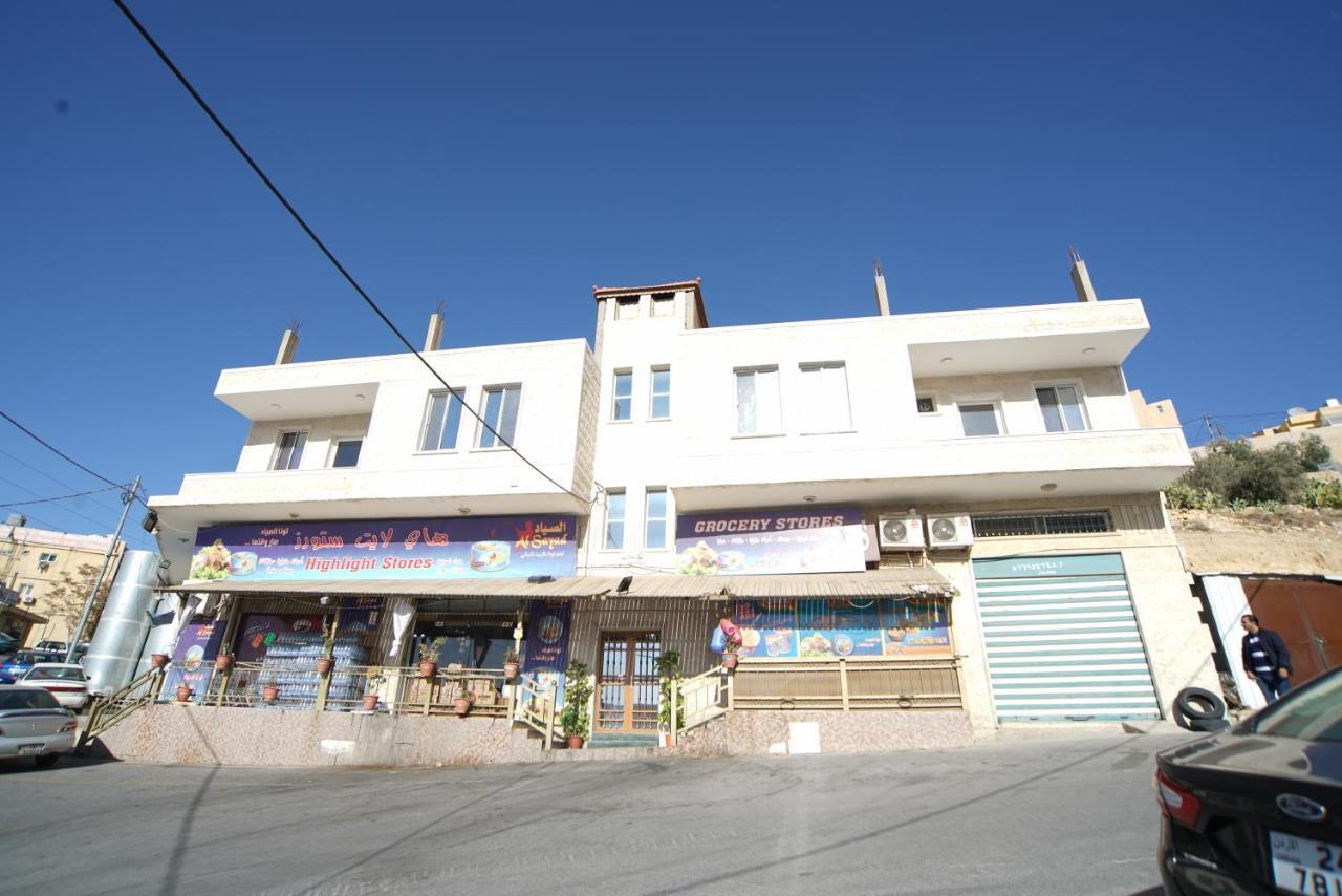 Over Mountains Hotel Wadi Musa Exterior photo
