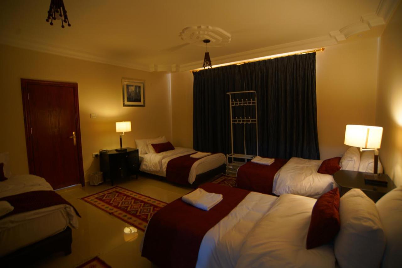 Over Mountains Hotel Wadi Musa Exterior photo