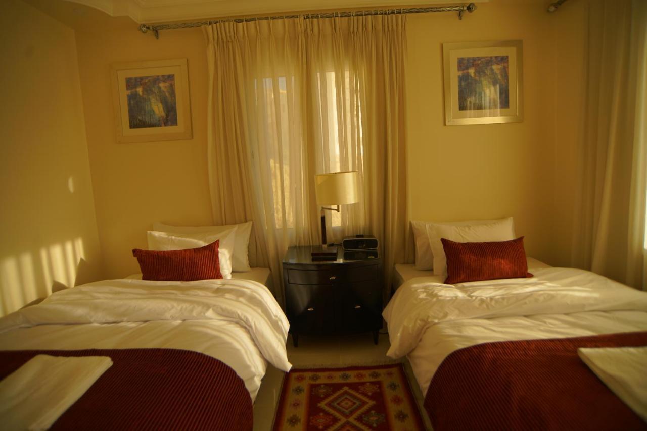 Over Mountains Hotel Wadi Musa Exterior photo