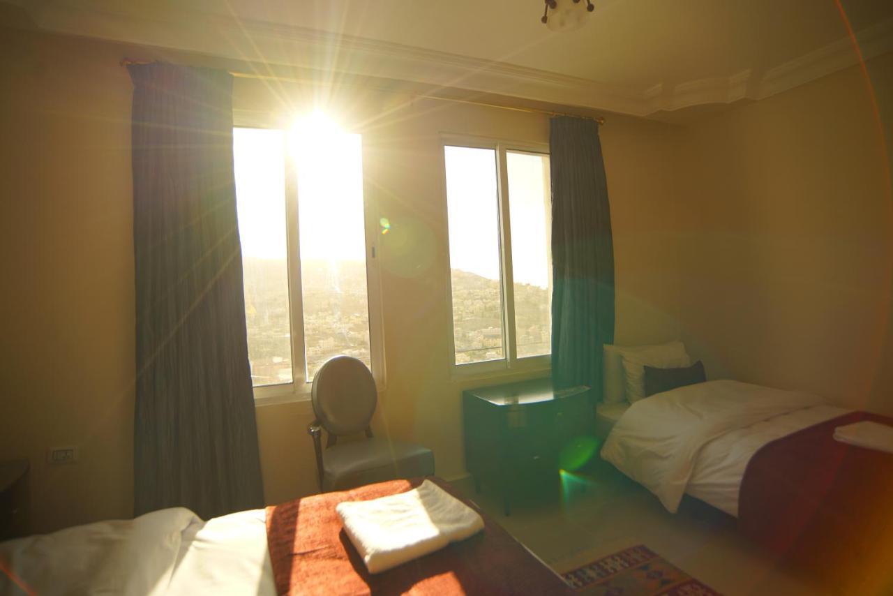 Over Mountains Hotel Wadi Musa Exterior photo